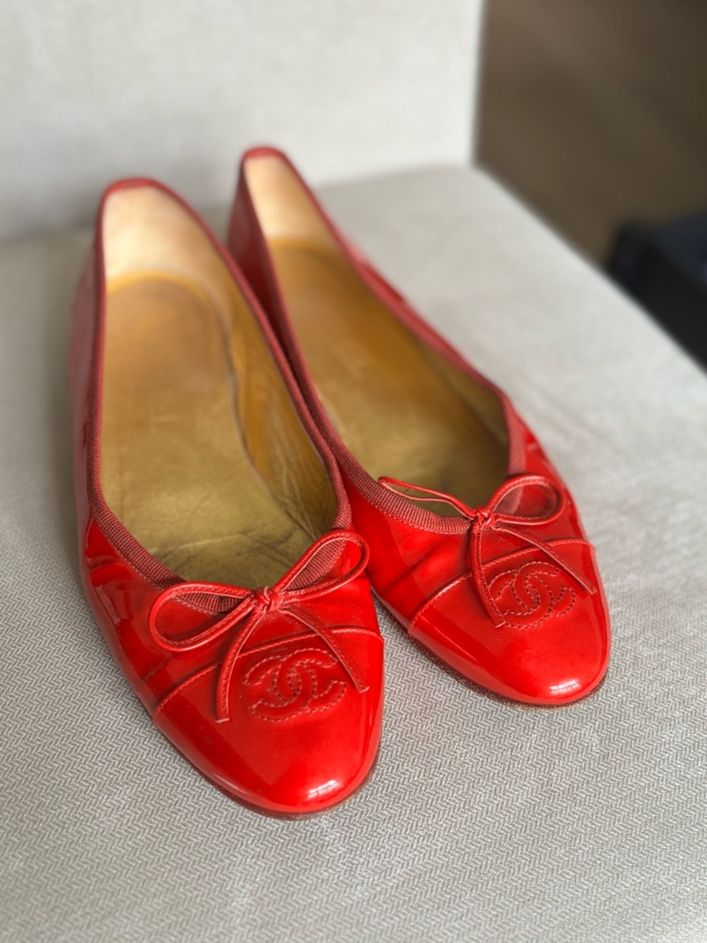CHANEL Red Patent Leather Bow Ballet Flats
